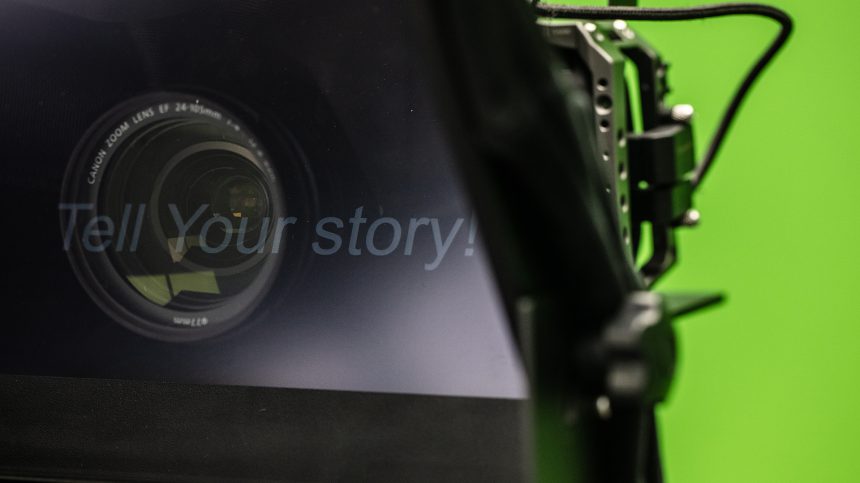 Canon Kamera mit Teleprompter vor einem Greenscreen im Bewegtbild Vimemo Studio
